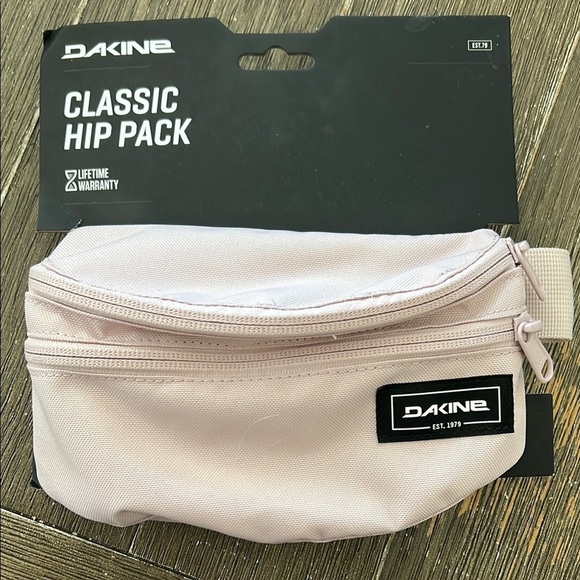 Dakine Accessories - Dakine Classic Hip Pack in Soft Pink